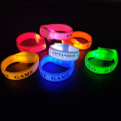 Custom Silk Screen Offset Printing Nylon LED Armband voor nachtelijk hardlopen Glow in Dark Armband