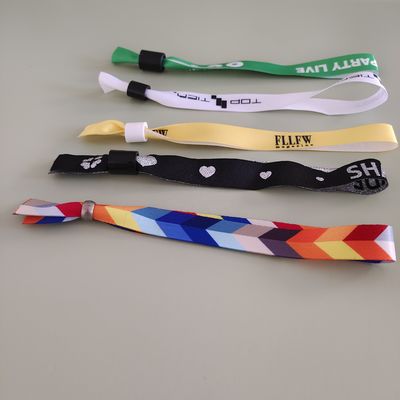 Aanpassen van het logo evenement festival lint satijn geweven armband stof polsband met kunstwerken