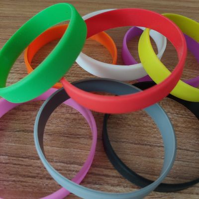Gemaakte techniek Multicolor siliconen polsband Rubber armbanden voor de zeestijl