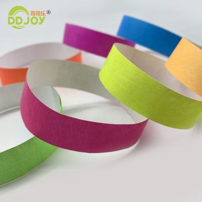 Tyvek polsband in neon kleuren voor waterdichte identificatie