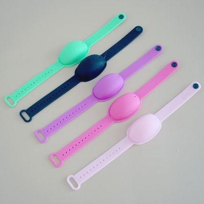 Kinderen Silicone Draagbare Vloeibare Handsanitizer Armband Dispenser GW 0.25KG/PCS