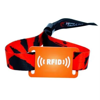 RFID-armbanden voor feestjes en evenementen Custom satine stof met logo-druk 350 * 15 mm Grootte