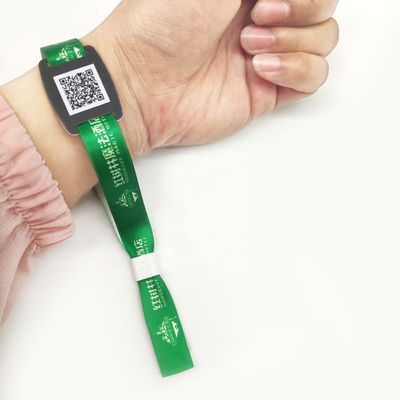 Gepersonaliseerde logo RFID chip satine stof polsbandjes voor evenement festival herdenkingen