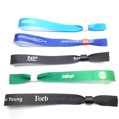 Gepersonaliseerde logo RFID chip satine stof polsbandjes voor evenement festival herdenkingen