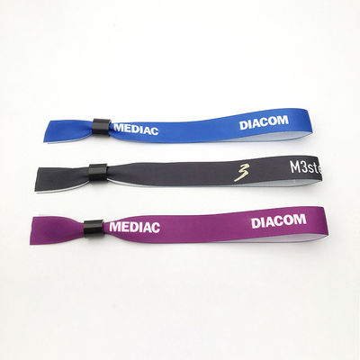 Gepersonaliseerde logo RFID chip satine stof polsbandjes voor evenement festival herdenkingen
