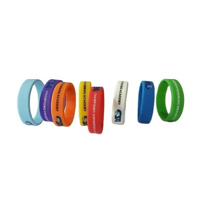 Siliciummateriaal Gepersonaliseerd Logo Plastic Armband Voor Non-Profit Organisaties