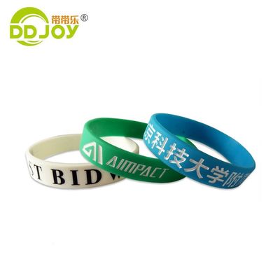Siliciummateriaal Gepersonaliseerd Logo Plastic Armband Voor Non-Profit Organisaties