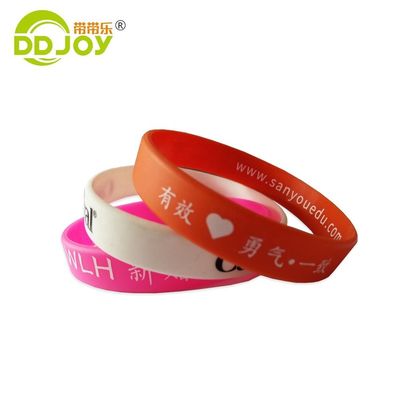 Siliciummateriaal Gepersonaliseerd Logo Plastic Armband Voor Non-Profit Organisaties