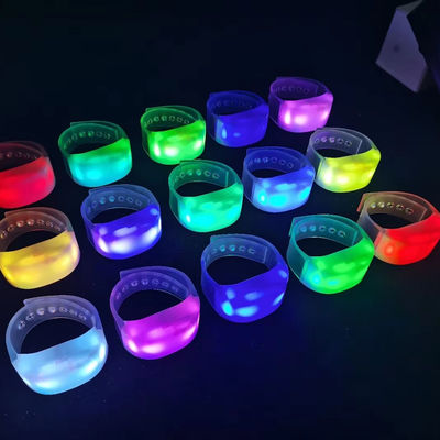 Plastic verlichting armbanden voor al uw partij behoeften gloeien in het donker en duurzaam
