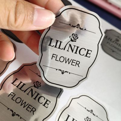 Op maat gemaakte kleurgrootte oliebestendige kleefstof rol logo label sticker voor flessen