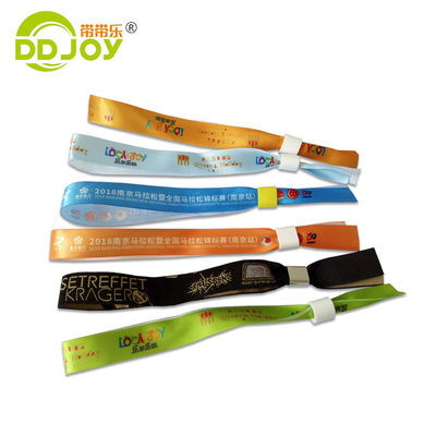 Geweven Festival Kleurrijke Custom Polyester Stoffen Armband voor Onbeperkt Gebruik Scenario's