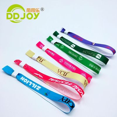 Waterdicht verstelbaar festivalarmband met aangepast logo en gerecycled materiaal