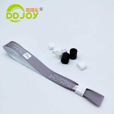 Waterdicht verstelbaar festivalarmband met aangepast logo en gerecycled materiaal