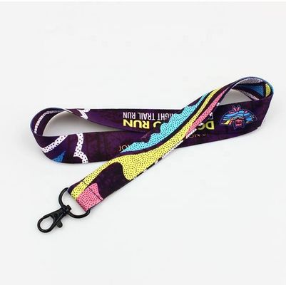 Op maat gemaakte kantorenlanyards met logo kleurstof sublimatie polyester roze ID badge houder