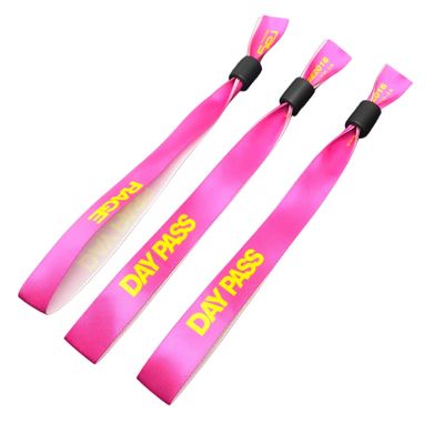 Op maat gedrukte RFID-armbanden in satijnstof voor evenement- en festivalidentificatie