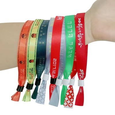 Op maat gedrukte RFID-armbanden in satijnstof voor evenement- en festivalidentificatie
