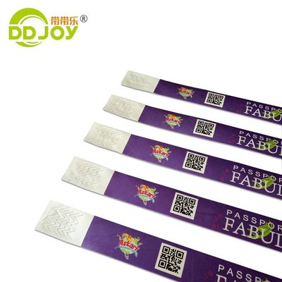 Gepersonaliseerde waterdichte kleefstof Tyvek papieren polsbandjes voor evenementen en feesten