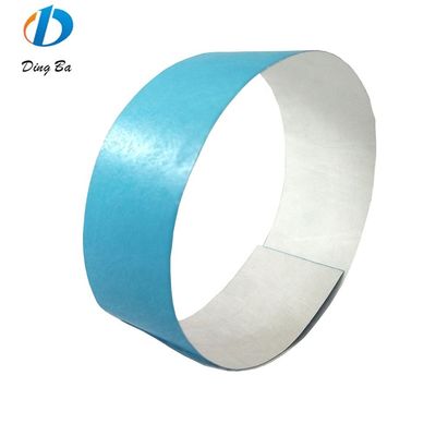 15 kleuren Traanbestendige Tyvek polsband voor evenementen en parken Gepersonaliseerd logo geaccepteerd