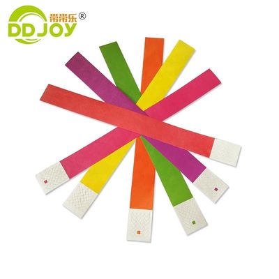 Gepersonaliseerd logo waterdicht Tyvek papieren polsband voor kerstversiering en binnen